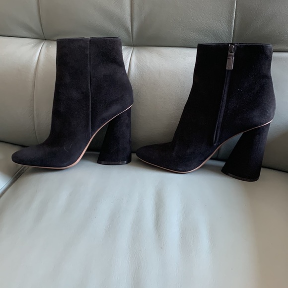 MERCEDES CASTILLO Kaida - Picture 5 of 10